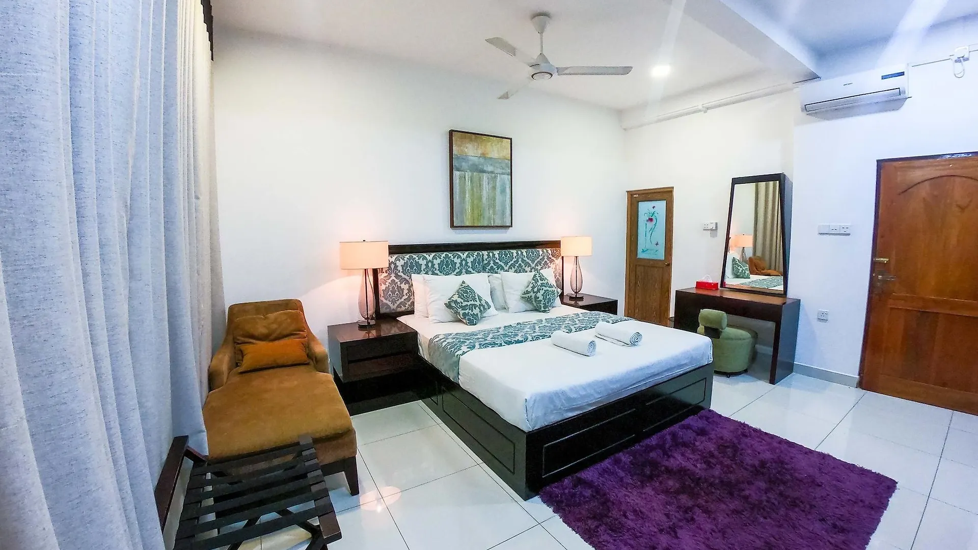 Romance Hills Hotel Κάντι