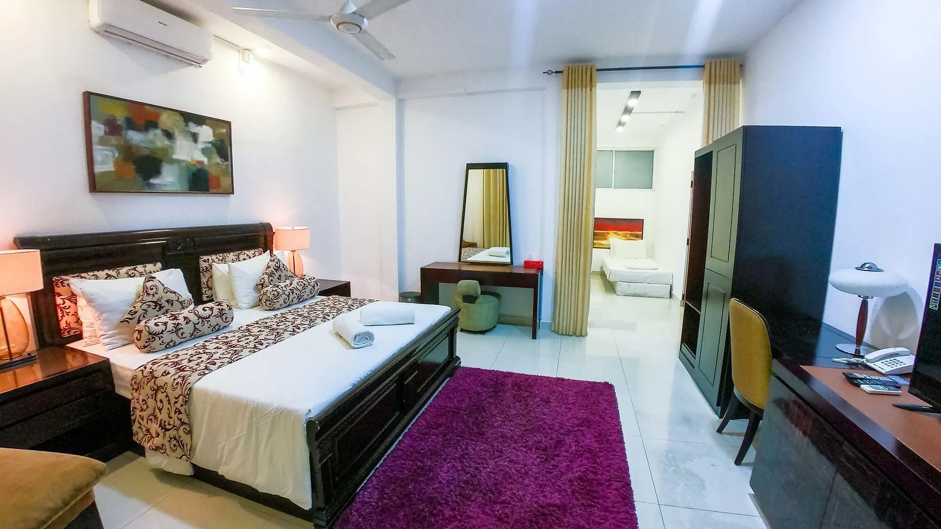 Romance Hills Hotel Κάντι