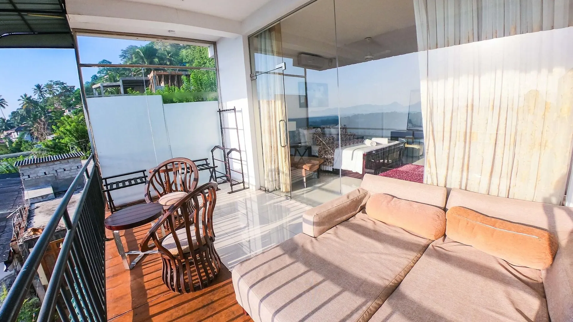 Romance Hills Hotel Κάντι