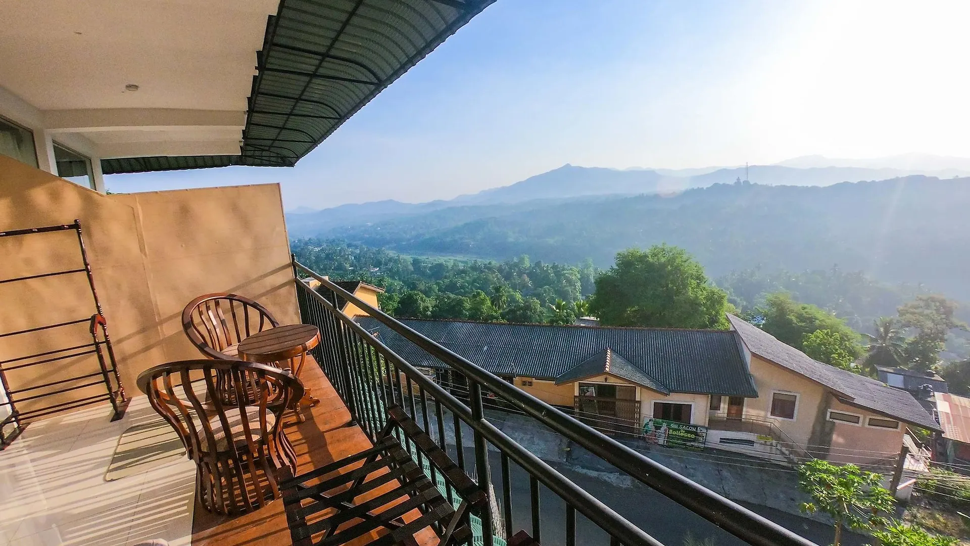 Romance Hills Hotel Κάντι