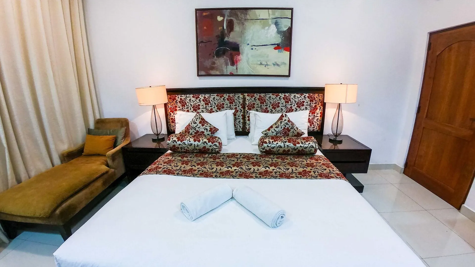 Romance Hills Hotel Κάντι
